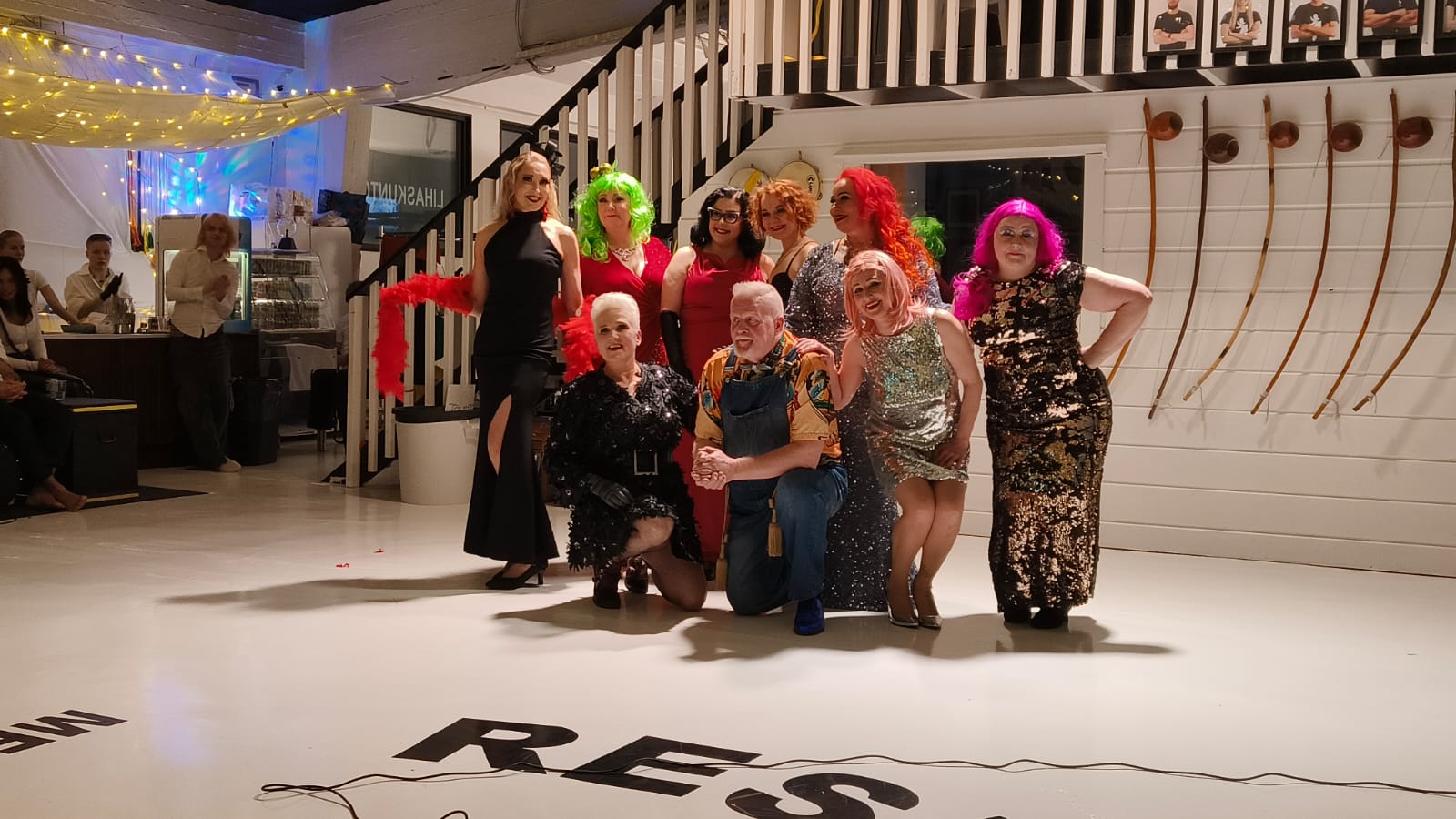 Takana vas. Aava Solaria, Aurora Sparkling, Hani Hottie, Twinkie O'Moon, Anna EnsiLempi ja Mrs Minnie Magpie. Edessä vas. ZiiZii Baker, Loordi Mooserock ja Love Lettunen.